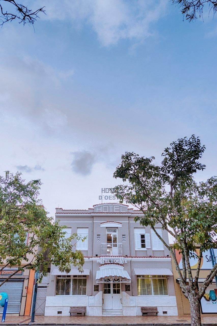 Mova Hotel D'Oeste - Localizado Em Frente A Praca Principal Da Cidade, Na Area Central - Pe Na Praca โปโซส เด คาลดัส ภายนอก รูปภาพ